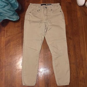 Short cut khaki pants